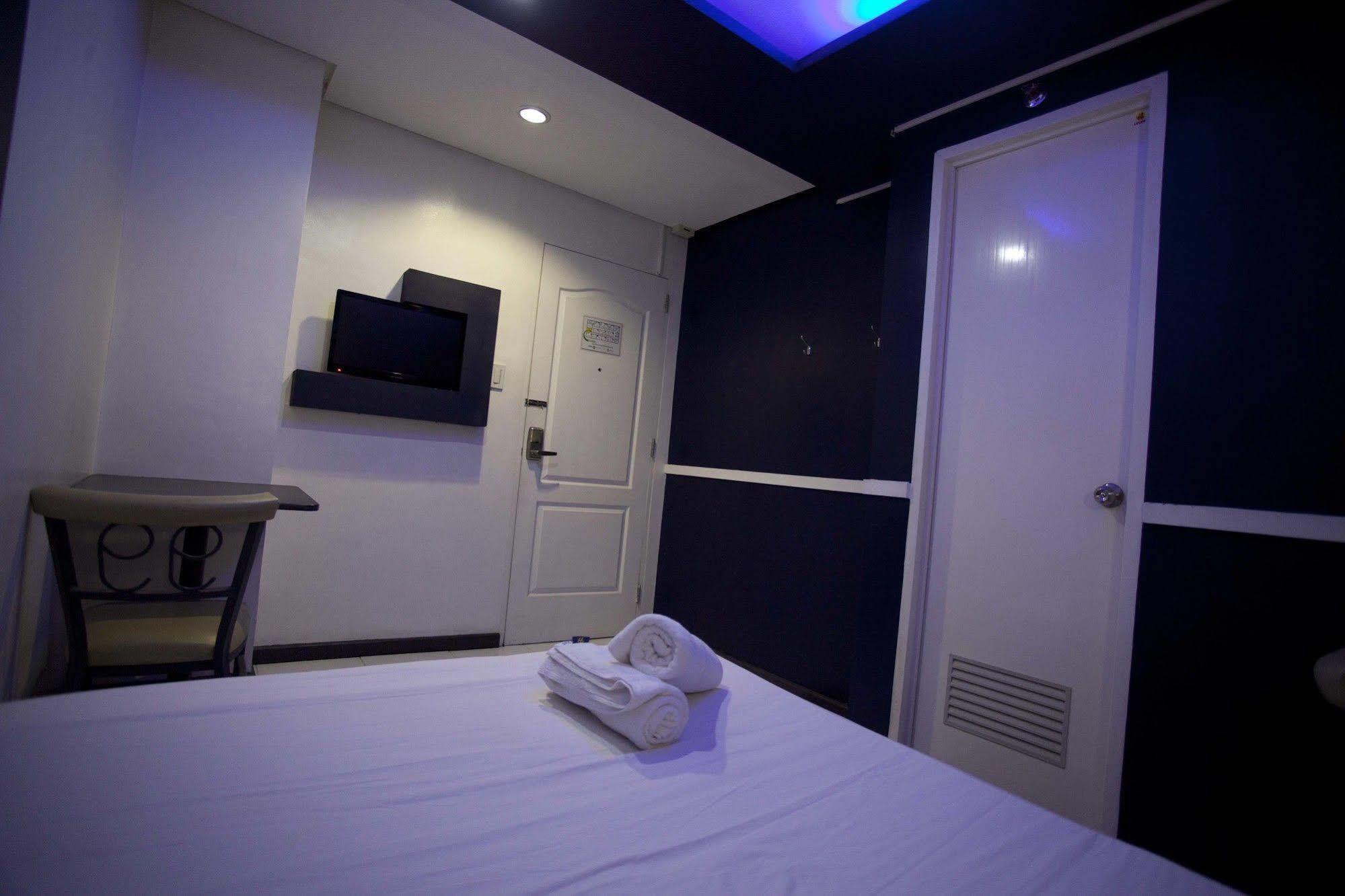 Hotel 99 Cubao Quezon City Exterior photo