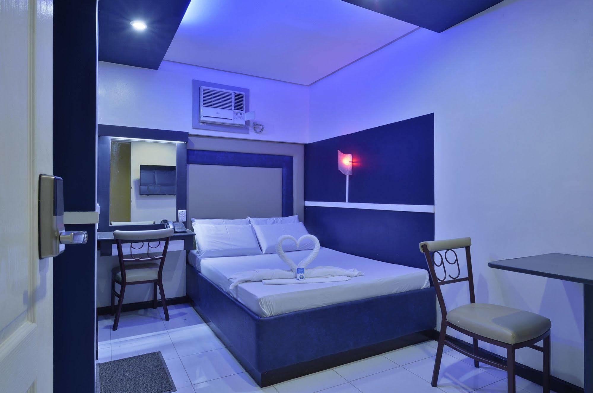 Hotel 99 Cubao Quezon City Exterior photo