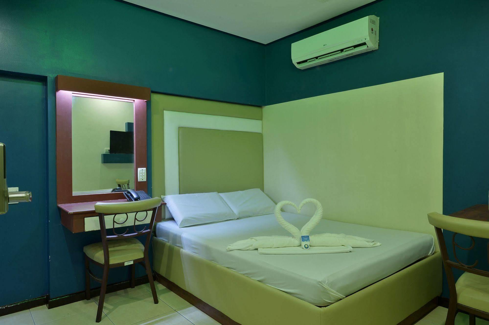 Hotel 99 Cubao Quezon City Exterior photo