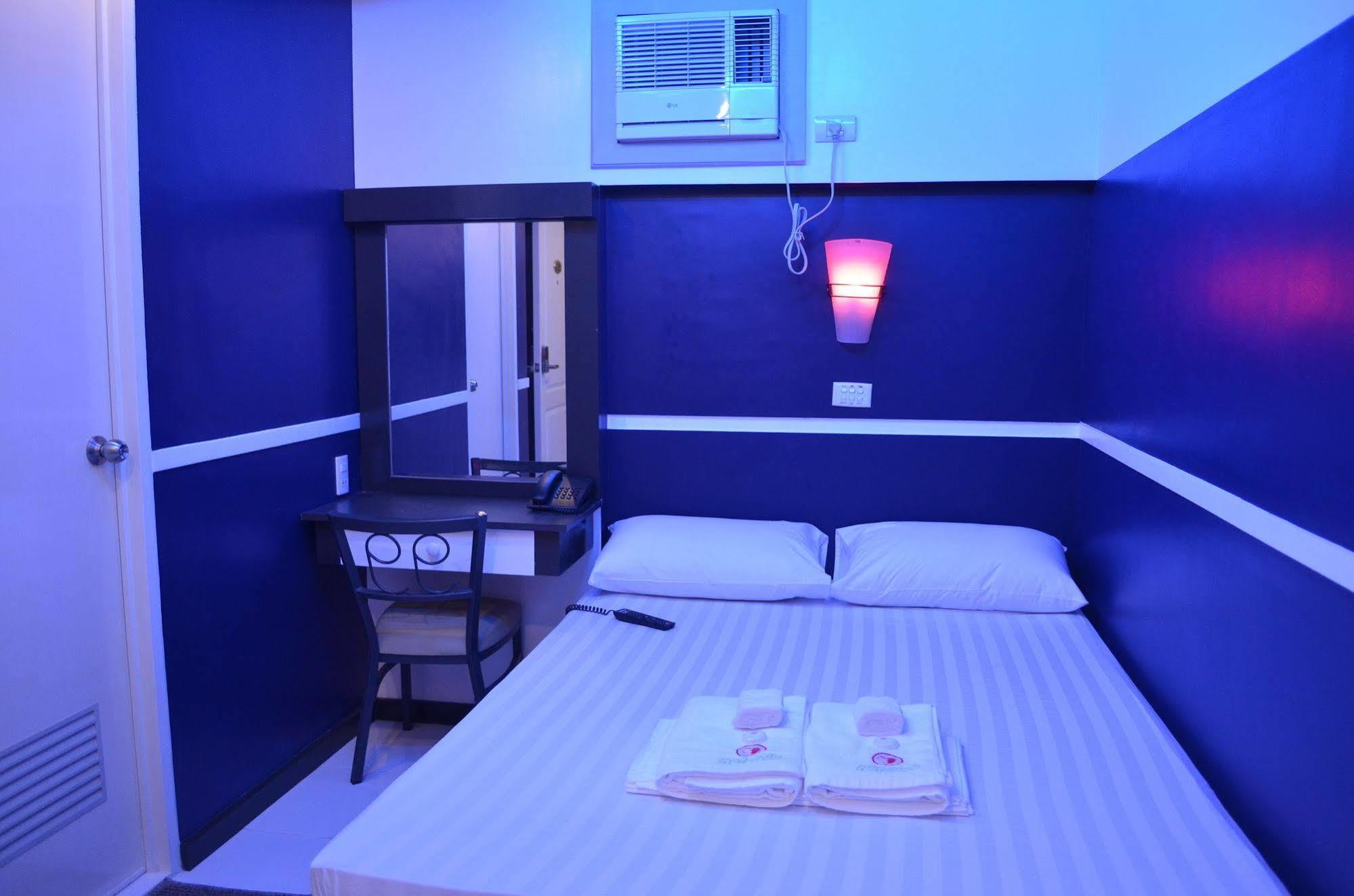 Hotel 99 Cubao Quezon City Exterior photo